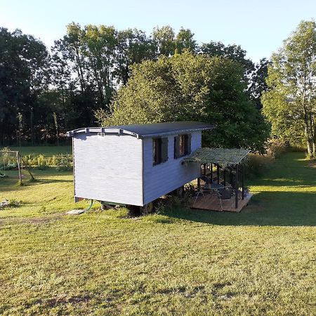 La Roulotte De La Clef Des Champs Hotell Buzancy  Exteriör bild