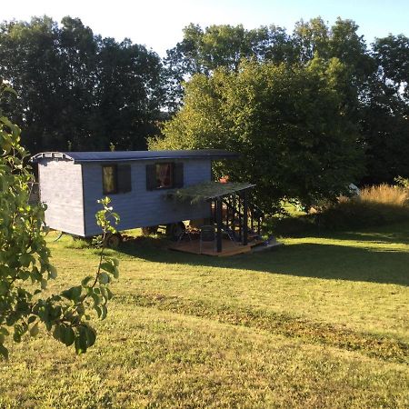 La Roulotte De La Clef Des Champs Hotell Buzancy  Exteriör bild