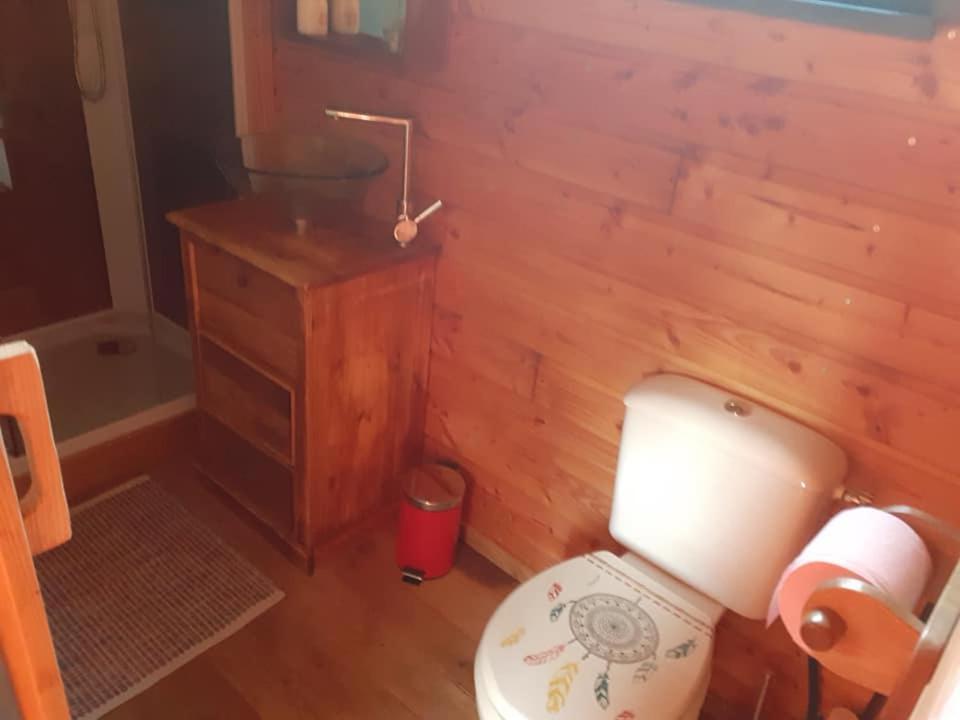 La Roulotte De La Clef Des Champs Hotell Buzancy  Exteriör bild