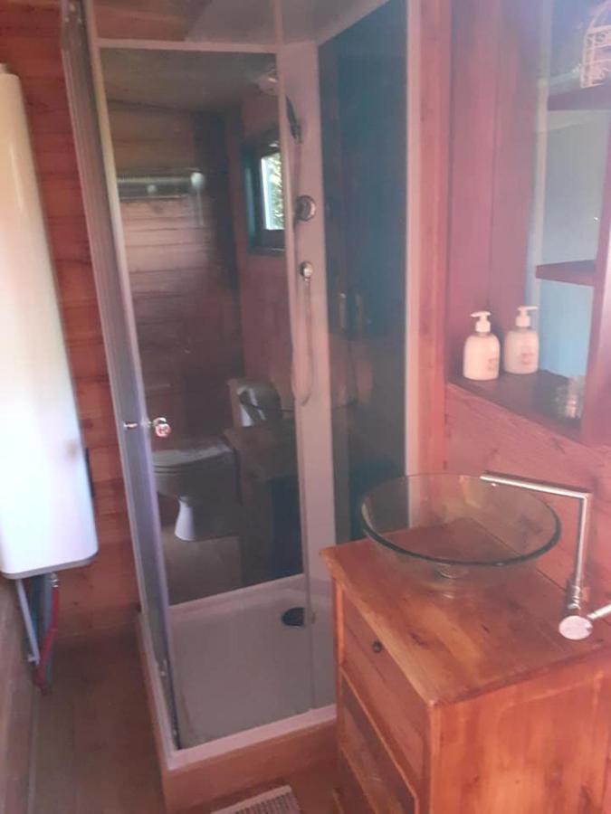 La Roulotte De La Clef Des Champs Hotell Buzancy  Exteriör bild