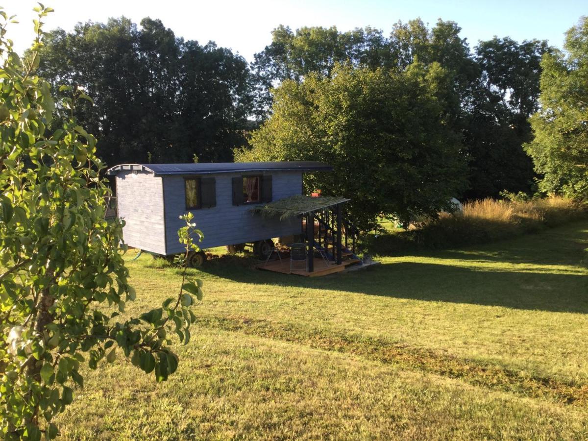 La Roulotte De La Clef Des Champs Hotell Buzancy  Exteriör bild